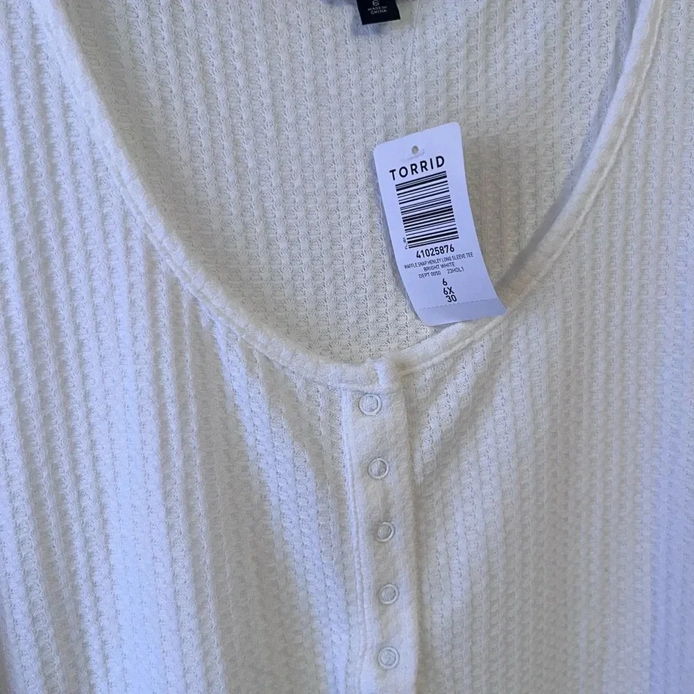 Torrid 6 waffle snap henley long sleeve t shirt bright white New with callout - Picture 3 of 6